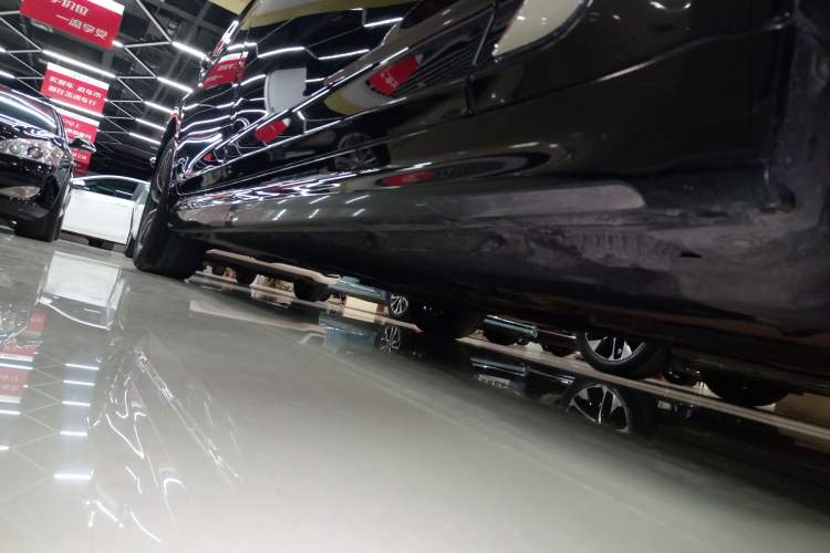 Used BMW 5 Series 2022 Restyled 525Li M Sport Package Right Side Sill