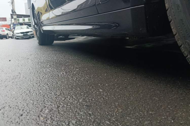 Used BMW 5 Series 2022 Second Facelift 530Li Luxury Version M Sport Package Right Side Sill