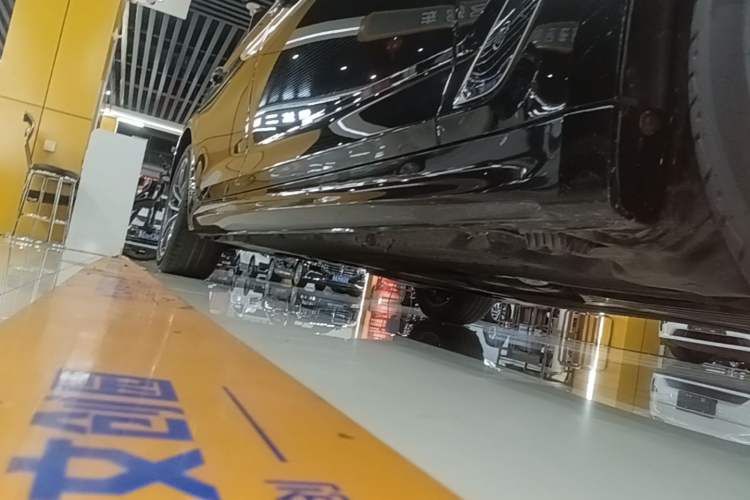 Used BMW 5 Series 2022 Second Facelift 525Li M Sport Package Right Side Sill