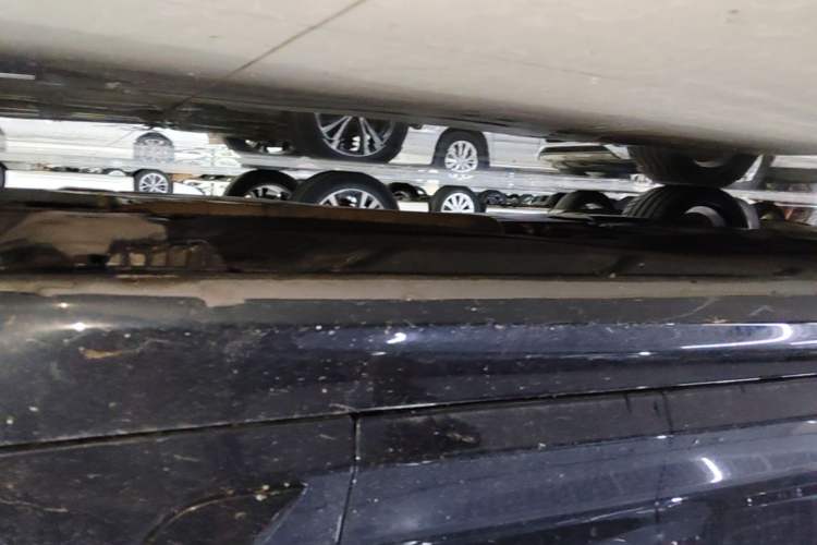 Used BMW 5 Series 2022 Restyled 540i Luxury Edition M Sport Package Right Side Sill