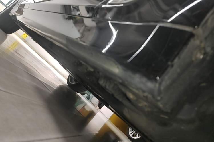 Used BMW 5 Series 2022 Second Facelift 530Li Luxury Edition Premium Package Right Side Sill