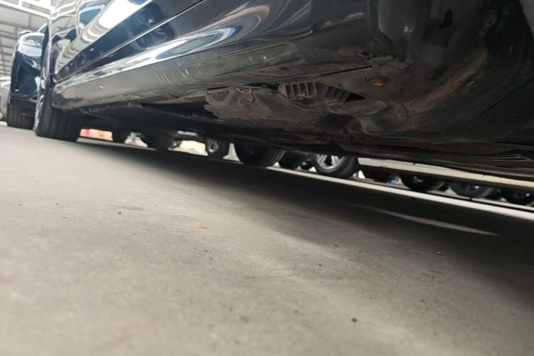 Used BMW 5 Series 2022 Second Facelift 525Li M Sport Package Right Side Sill