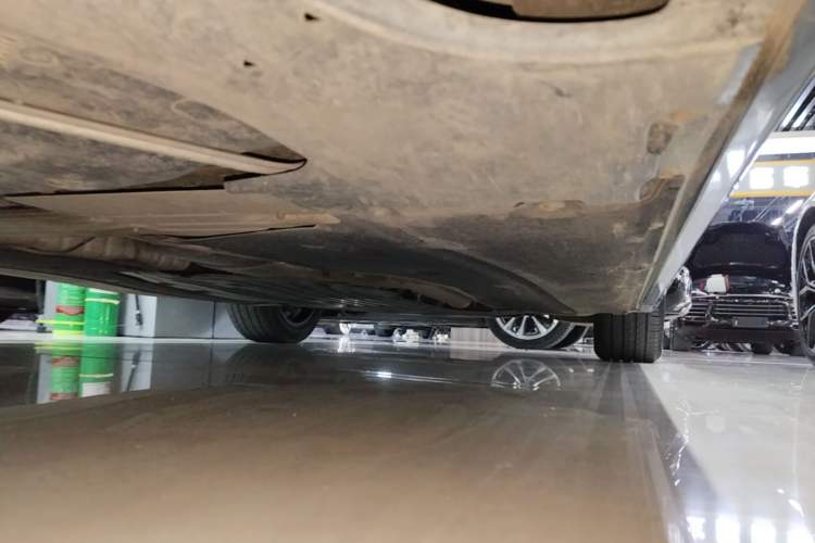 Used BMW 5 Series 2022 Second Facelift 530Li Leading Edition Luxury Package Right Side Sill