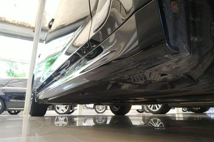 Used BMW 5 Series 2022 Restyled 525Li M Sport Package Right Side Sill