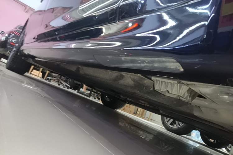 Used BMW 5 Series 2022 Second Facelift 525Li M Sport Package Right Side Sill