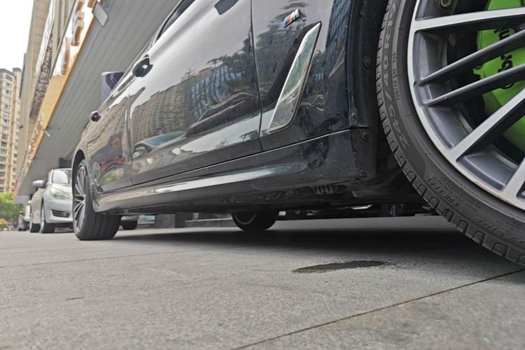 Used BMW 5 Series 2022 Restyled 530Li Leading Edition M Sport Package Right Side Sill