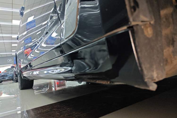 Used BMW 5 Series 2022 Restyled 525Li M Sport Package Right Side Sill