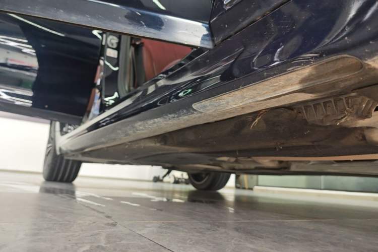 Used BMW 5 Series 2022 Second Facelift 530Li Leading Edition M Sport Package Right Side Sill