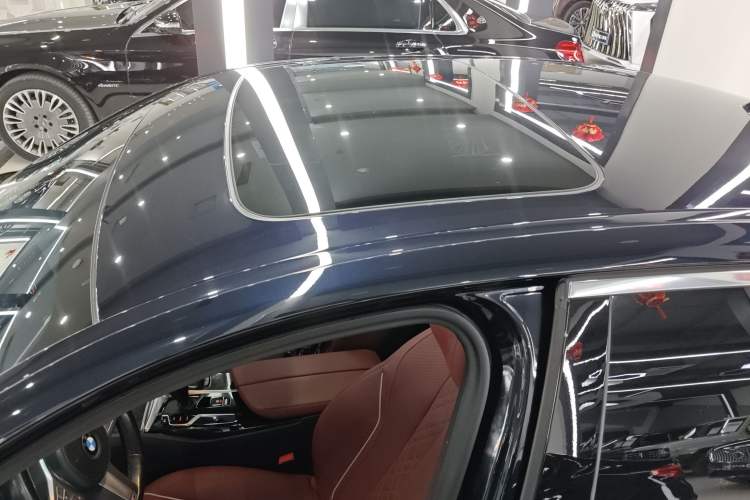 Used BMW 5 Series 2022 Second Facelift 525Li M Sport Package Roof