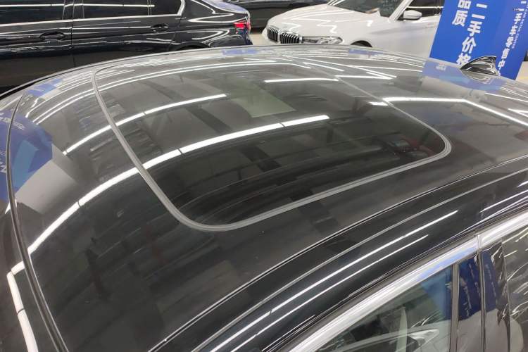 Used BMW 5 Series 2022 Second Facelift 525Li Luxury Package Roof