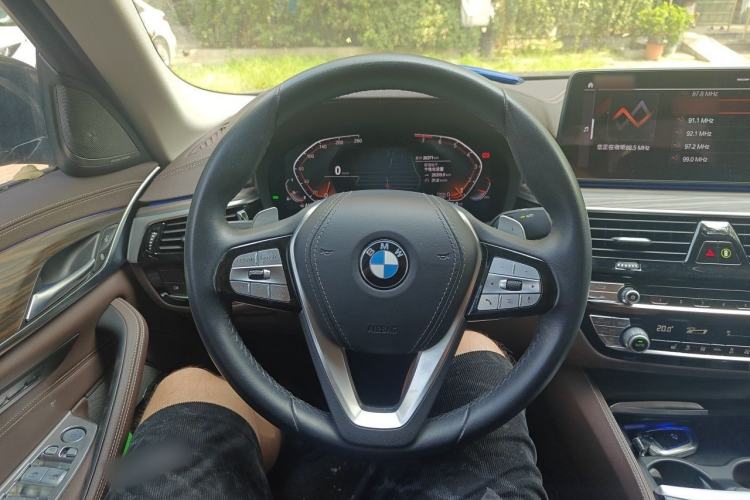 Used BMW 5 Series 2022 Updated 530Li Leading Edition Luxury Package Steering Wheel