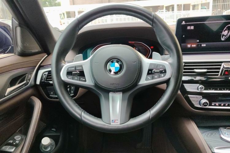 Used BMW 5 Series 2022 Second Facelift 530Li Luxury Version M Sport Package Steering Wheel