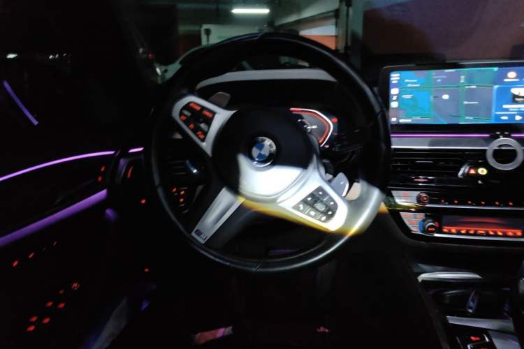 Used BMW 5 Series 2022 Second Facelift 530Li Luxury Version M Sport Package Steering Wheel