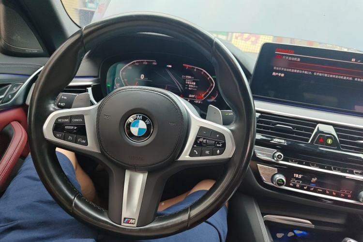 Used BMW 5 Series 2022 Second Facelift 530Li Luxury Version M Sport Package Steering Wheel
