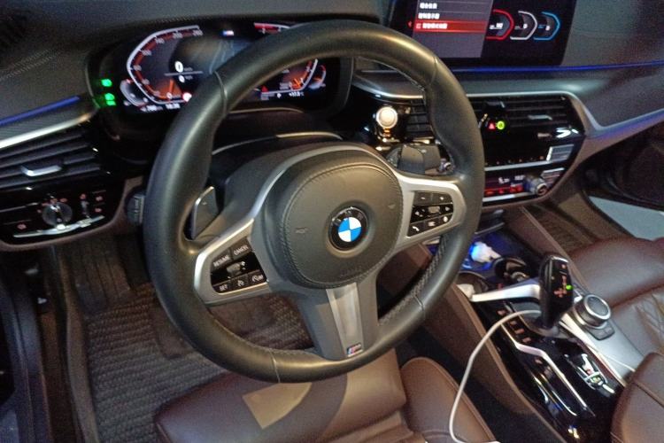 Used BMW 5 Series 2022 Restyled 540i Luxury Edition M Sport Package Steering Wheel