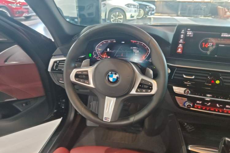 Used BMW 5 Series 2022 Second Facelift 530Li Luxury Version M Sport Package Steering Wheel