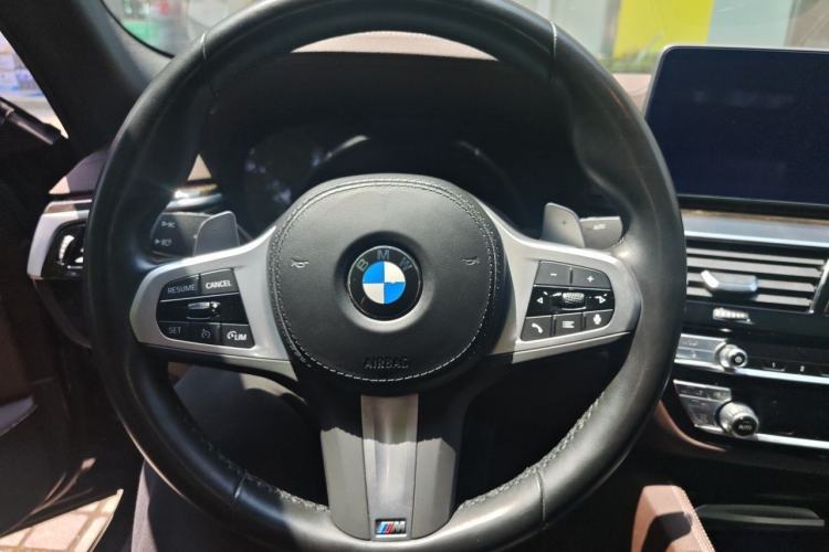 Used BMW 5 Series 2022 Second Facelift 530Li Luxury Version M Sport Package Steering Wheel