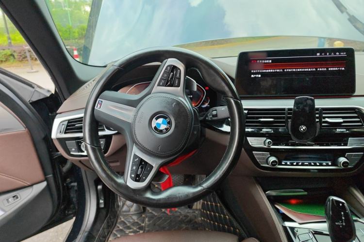 Used BMW 5 Series 2022 530Li Luxury Edition M Sport Package Steering Wheel