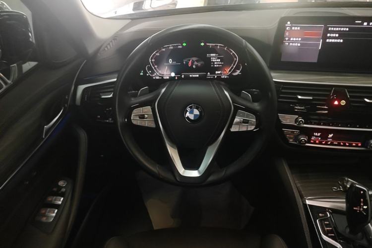 Used BMW 5 Series 2022 Second Facelift 530Li Luxury Edition Premium Package Steering Wheel