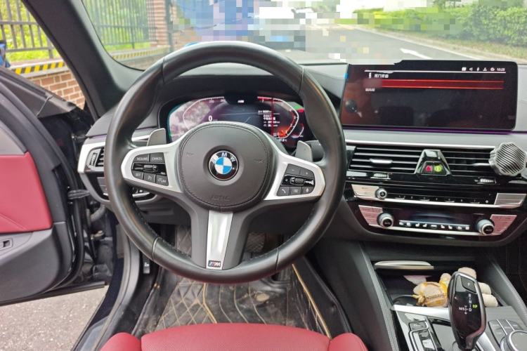 Used BMW 5 Series 2022 Second Facelift 530Li Luxury Version M Sport Package Steering Wheel
