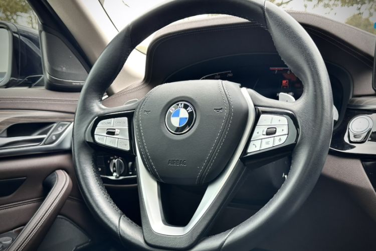 Used BMW 5 Series 2022 Updated 530Li Leading Edition Luxury Package Steering Wheel