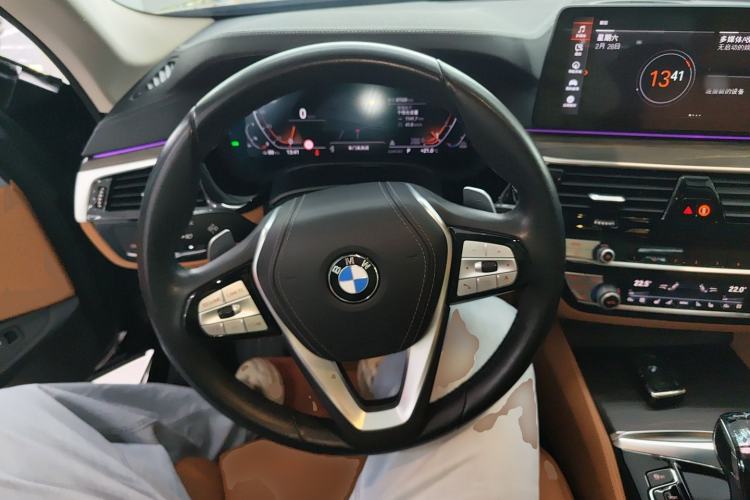 Used BMW 5 Series 2022 Updated 530Li Luxury Edition Premium Package Steering Wheel