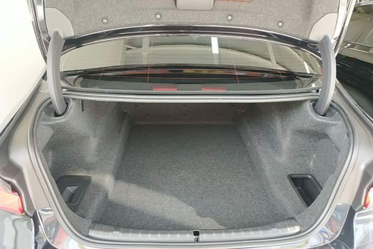 Used BMW 5 Series 2022 Second Facelift 525Li M Sport Package Trunk