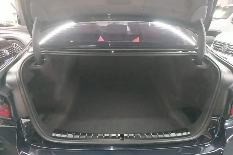 Used BMW 5 Series 2022 Revised Version 530Li xDrive M Sport Package Trunk