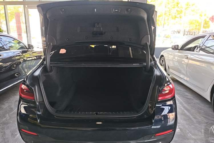 Used BMW 5 Series 2022 Second Facelift 525Li M Sport Package Trunk