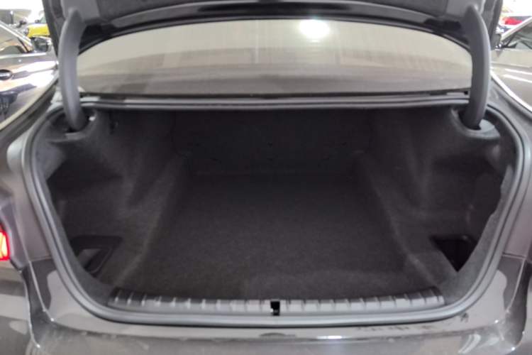Used BMW 5 Series 2022 Second Facelift 530Li Luxury Edition Premium Package Trunk