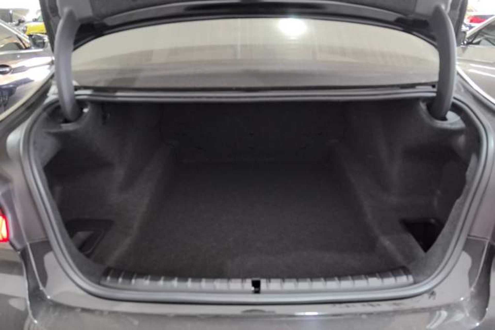 Used BMW 5 Series 2022 Second Facelift 530Li Luxury Edition Premium Package Trunk