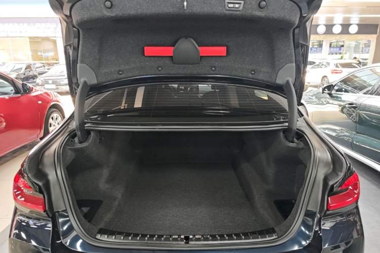 Used BMW 5 Series 2022 Restyled 530Li Leading Edition M Sport Package Trunk