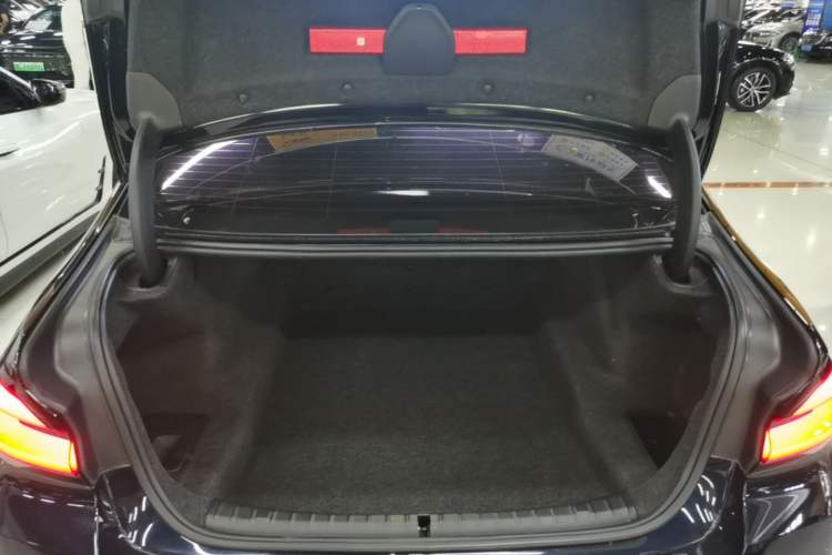 Used BMW 5 Series 2022 Second Facelift 525Li M Sport Package Trunk