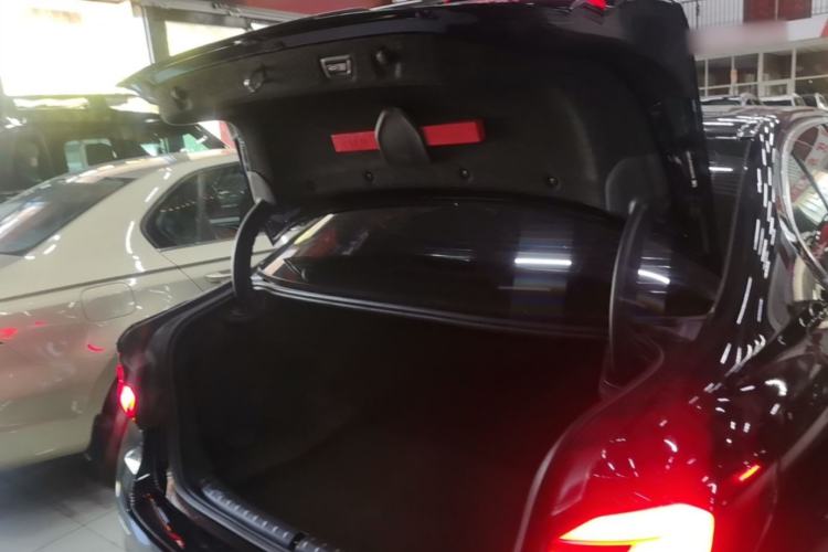 Used BMW 5 Series 2022 Second Facelift 530Li Leading Edition Luxury Package Trunk