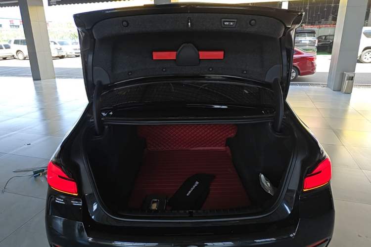 Used BMW 5 Series 2022 Restyled 530Li Leading Edition M Sport Package Trunk