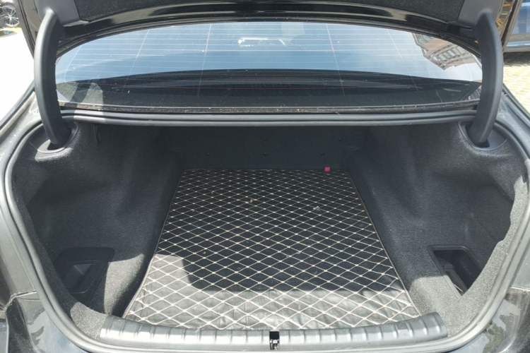 Used BMW 5 Series 2022 Restyled 530Li Leading Edition M Sport Package Trunk