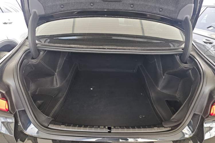 Used BMW 5 Series 2022 Second Facelift 530Li Leading Edition M Sport Package Trunk