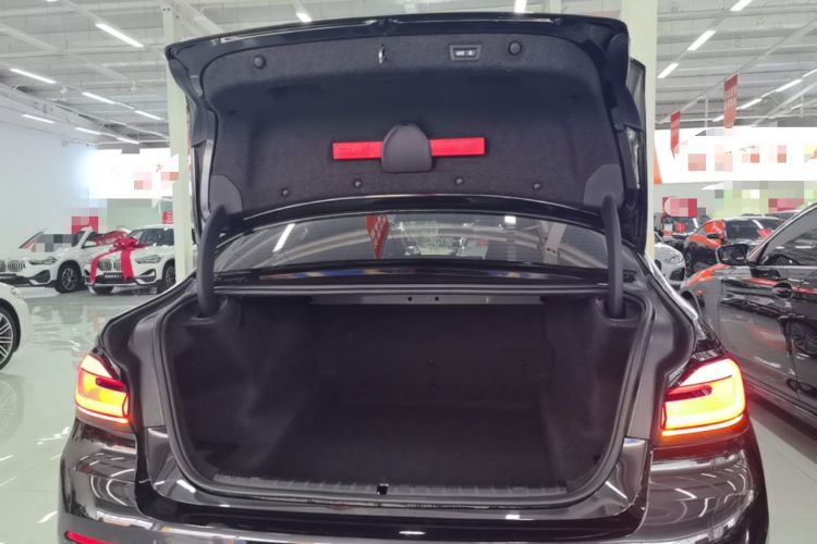 Used BMW 5 Series 2022 Second Facelift 530Li Luxury Edition Premium Package Trunk