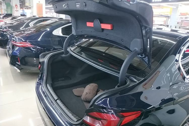 Used BMW 5 Series 2022 Updated 530Li Leading Edition Luxury Package Trunk