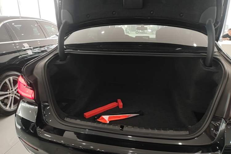 Used BMW 5 Series 2022 Second Facelift 530Li Leading Edition M Sport Package Trunk