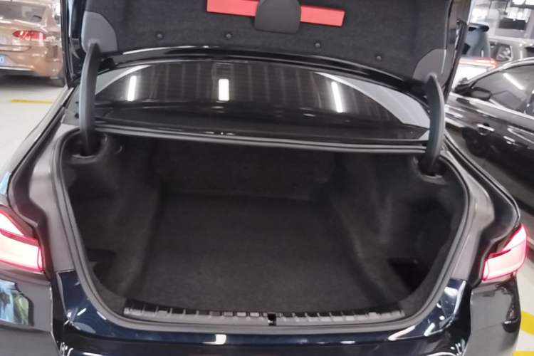 Used BMW 5 Series 2022 Second Facelift 525Li M Sport Package Trunk