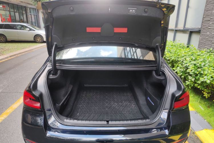Used BMW 5 Series 2022 Second Facelift 530Li Luxury Version M Sport Package Trunk