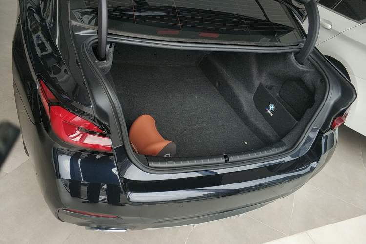 Used BMW 5 Series 2022 Second Facelift 525Li M Sport Package Trunk