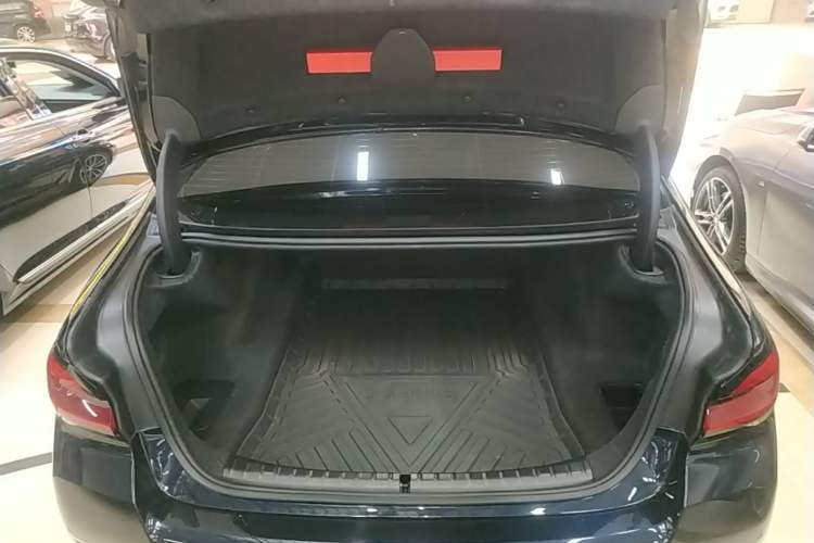 Used BMW 5 Series 2022 Second Facelift 525Li M Sport Package Trunk