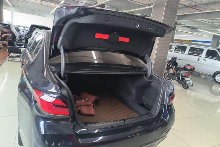 Used BMW 5 Series 2022 Second Facelift 530Li Leading Edition M Sport Package Trunk