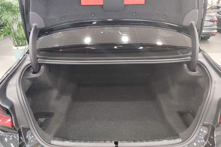 Used BMW 5 Series 2022 Second Facelift 525Li M Sport Package Trunk