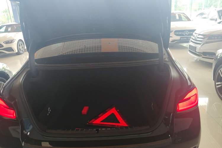Used BMW 5 Series 2022 Second Facelift 530Li Leading Edition M Sport Package Trunk