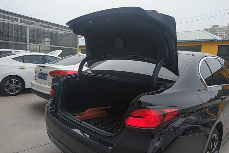 Used BMW 5 Series 2022 Second Facelift 530Li Luxury Version M Sport Package Trunk
