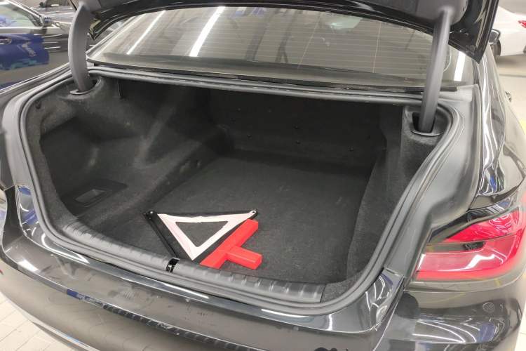 Used BMW 5 Series 2022 Second Facelift 525Li Luxury Package Trunk