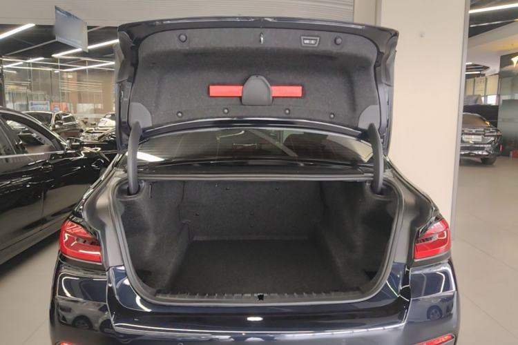 Used BMW 5 Series 2022 Second Facelift 530Li Leading Edition M Sport Package Trunk